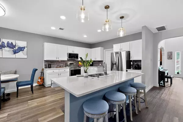 952 Hometown PKWY, Kyle, TX 78640