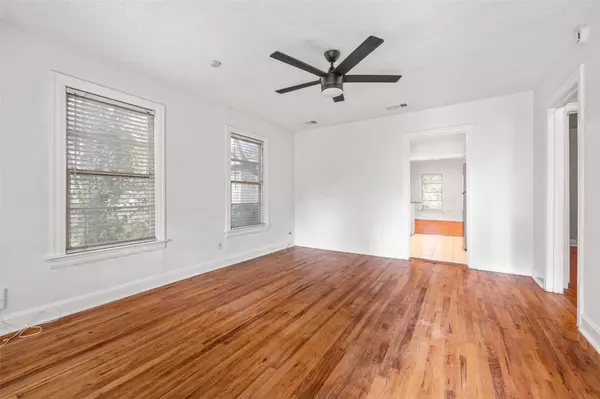 Austin, TX 78751,934 E 52nd ST