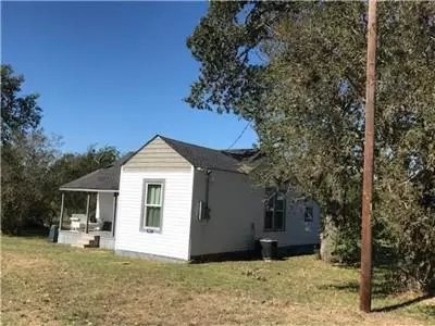 807 Munn & Tobias RD, Ellinger, TX 78938