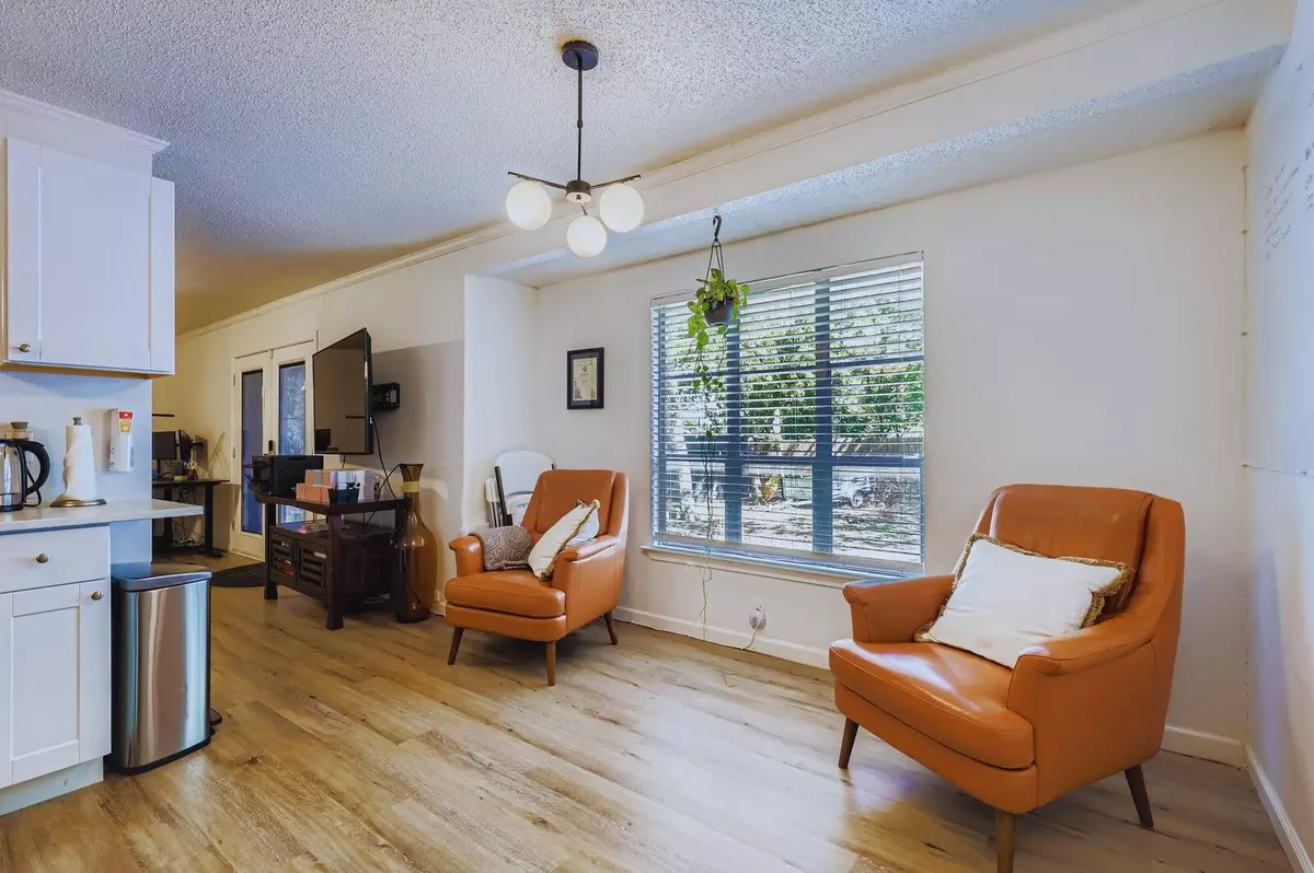 Hutto, TX 78634,108 W Austin Ave