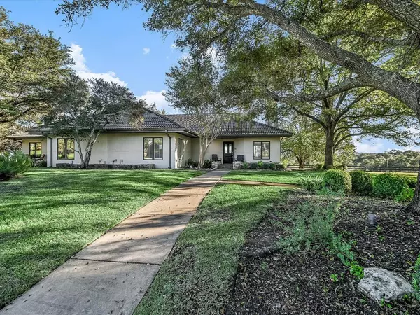 1705 Clubhouse Hill DR, Spicewood, TX 78669
