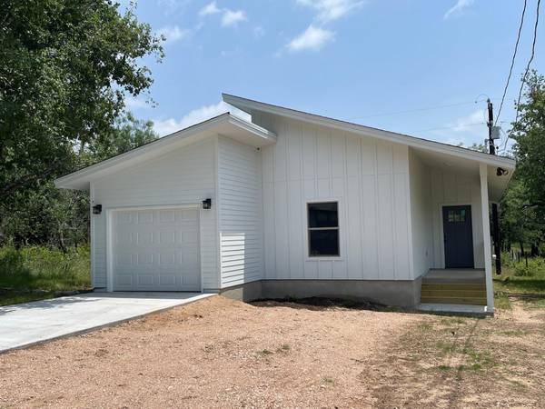 829 Pine LN, Cottonwood Shores, TX 78657