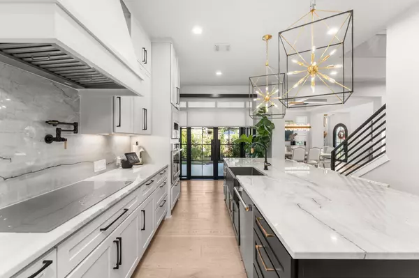 The Hills, TX 78738,8 Hightrail WAY