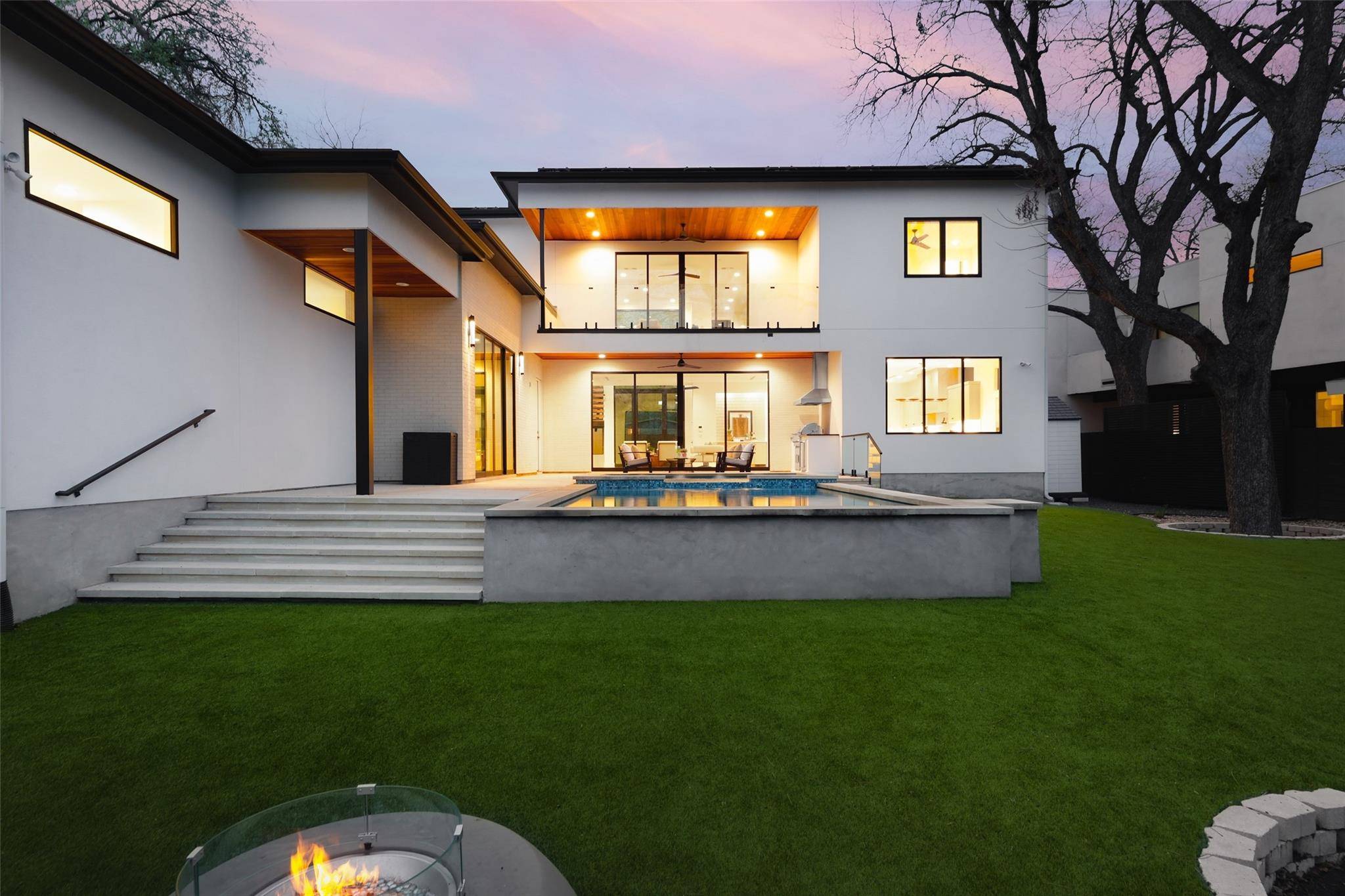 1118 Mariposa DR, Austin, TX 78704