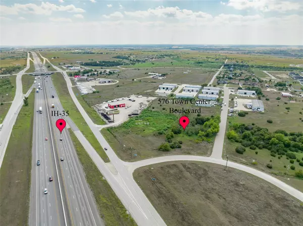 576 TOWN CENTER LOOP, Jarrell, TX 76537