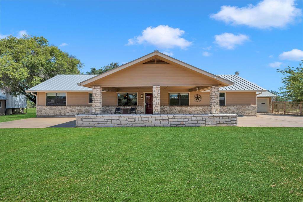 319 County Road 118 RD,  Llano,  TX 78643