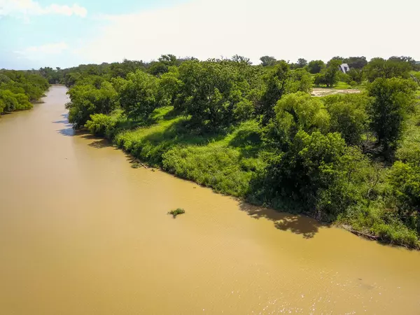 Mullin, TX 76864,410 County Road 433 RD