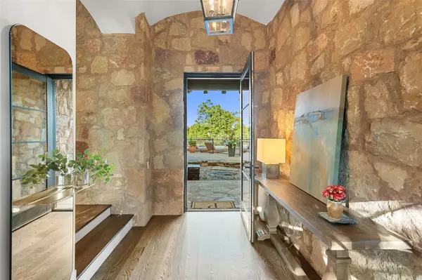 Horseshoe Bay, TX 78657,205 Hi Ridge RD