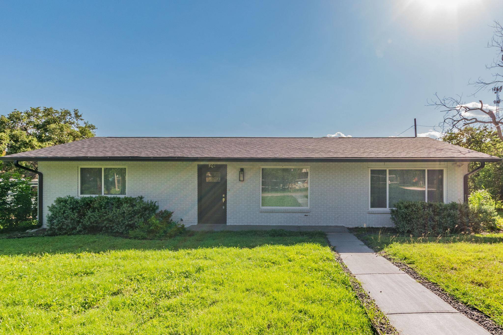 501 College Ave, Florence, TX 76527