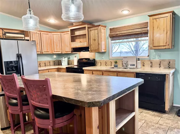 Waelder, TX 78959,674 County Road 447