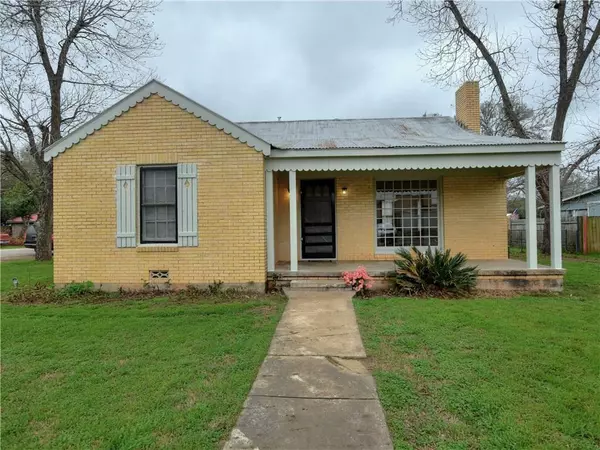 Smithville, TX 78957,801 Bishop ST