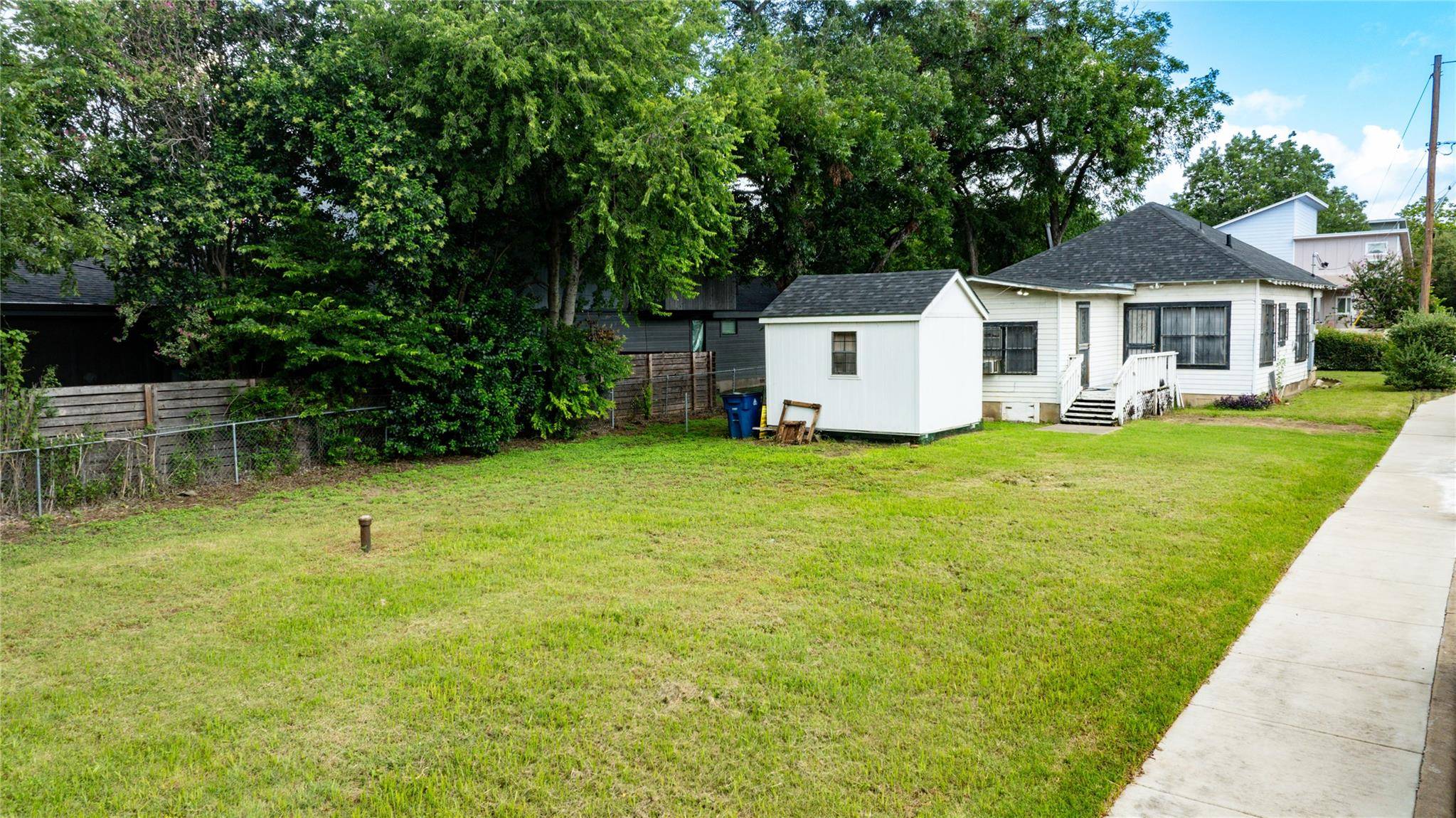 Austin, TX 78702,1909 E 14th ST