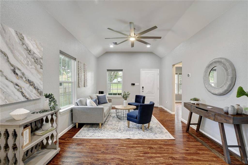 119 Kirksey ST,  Luling,  TX 78648