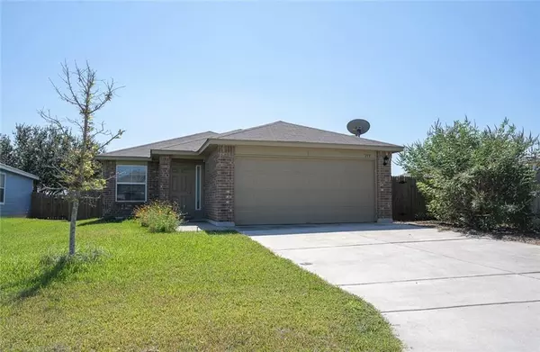 199 Eagle DR, Luling, TX 78648