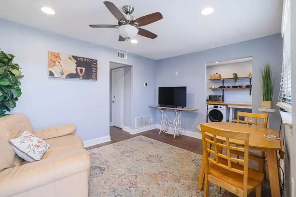 Austin, TX 78722,2401 Manor RD ##204