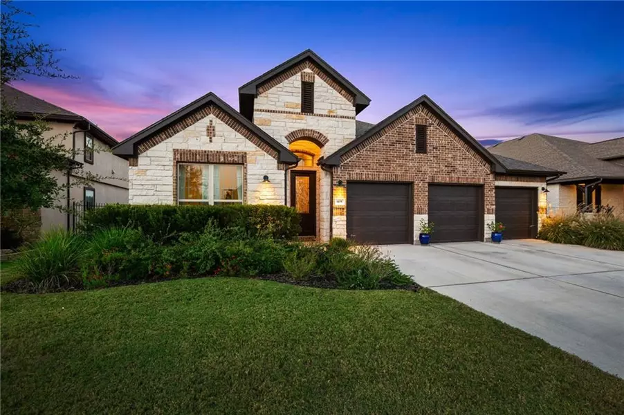 401 Jacksdaw DR, Austin, TX 78737