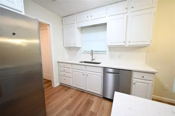 Austin, TX 78758,9715 Oak Hollow DR