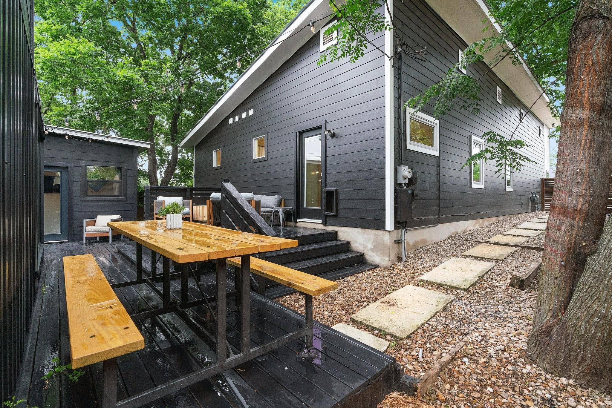 Austin, TX 78721,3204 E 14th 1/2 ST