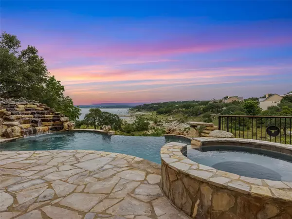 462 Oak Shores DR,  Canyon Lake,  TX 78133