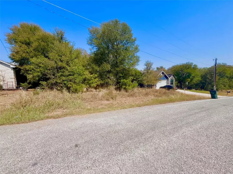 118 W Kikipua LN, Bastrop, TX 78602