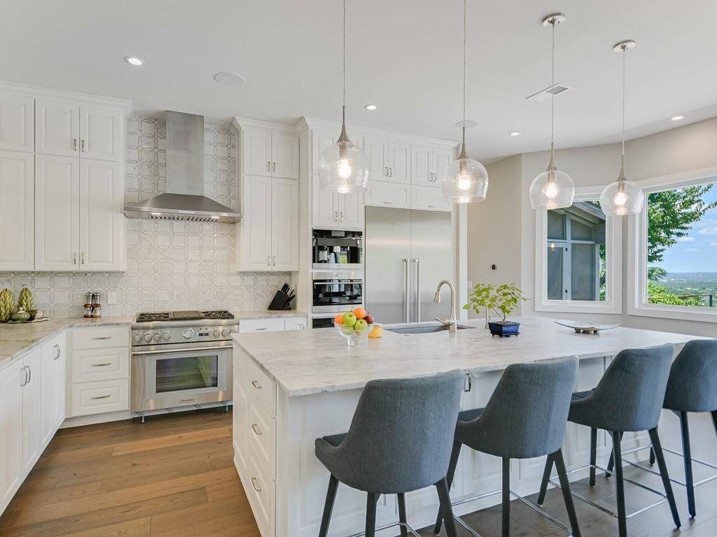 18 Cousteau LN,  Austin,  TX 78746