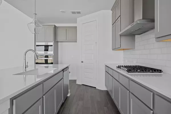 Hutto, TX 78634,141 Cloverton CRES