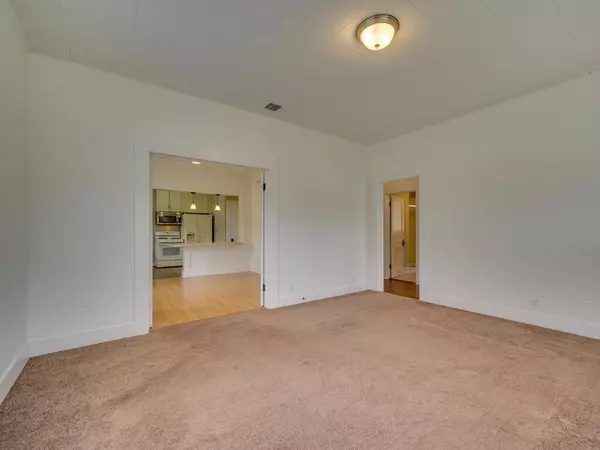 Taylor, TX 76574,916 Cecelia ST