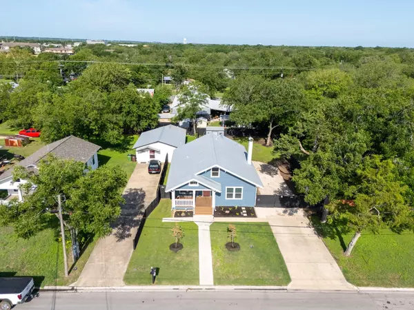 Lockhart, TX 78644,811/ 813 S Commerce ST