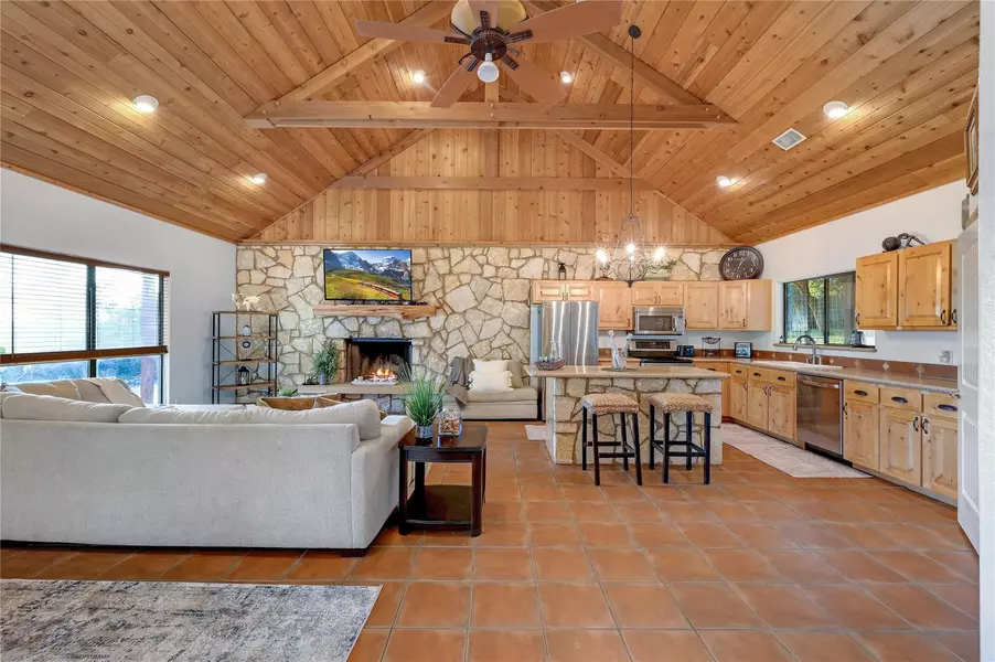 401 Madrone Canyon DR, Dripping Springs, TX 78620