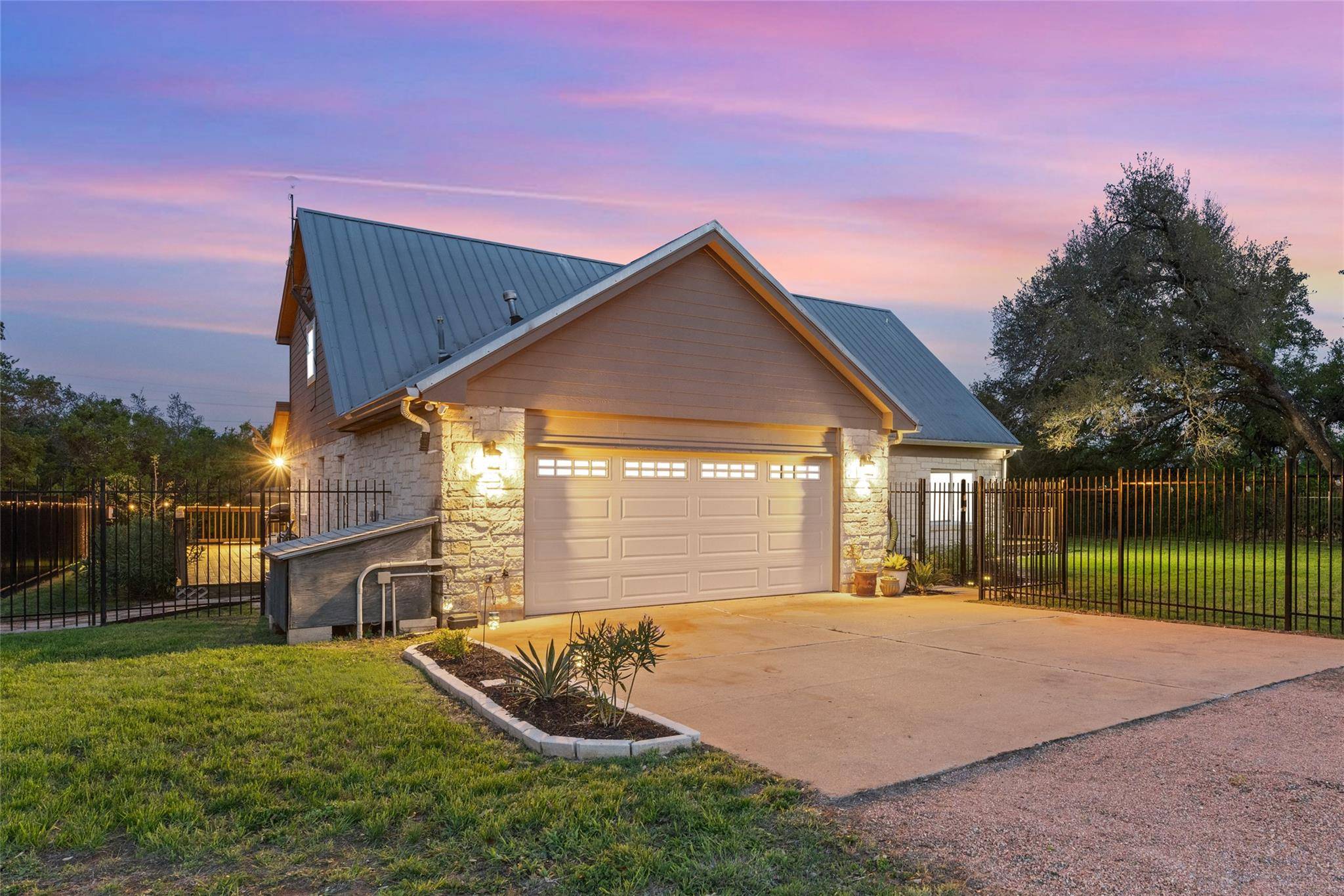 260 County Road 413, Spicewood, TX 78669