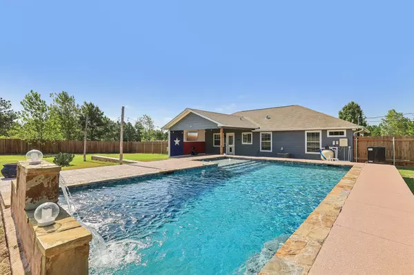 165 Cattlemens DR, Bastrop, TX 78602