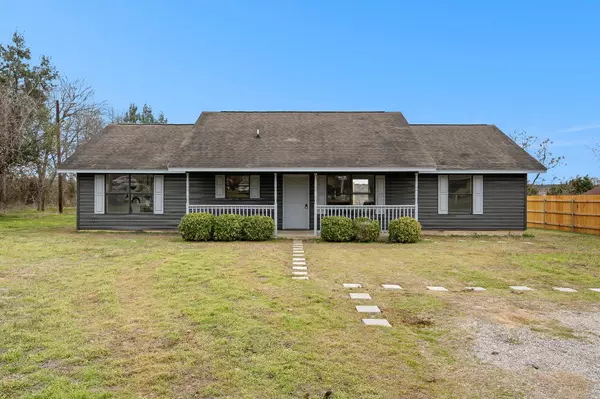 151 Ella LN,  Elgin,  TX 78621