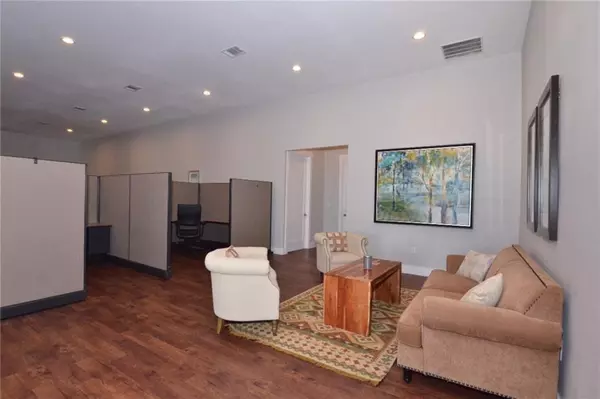 Dripping Springs, TX 78620,2440 E Hwy 290 HWY #E-2