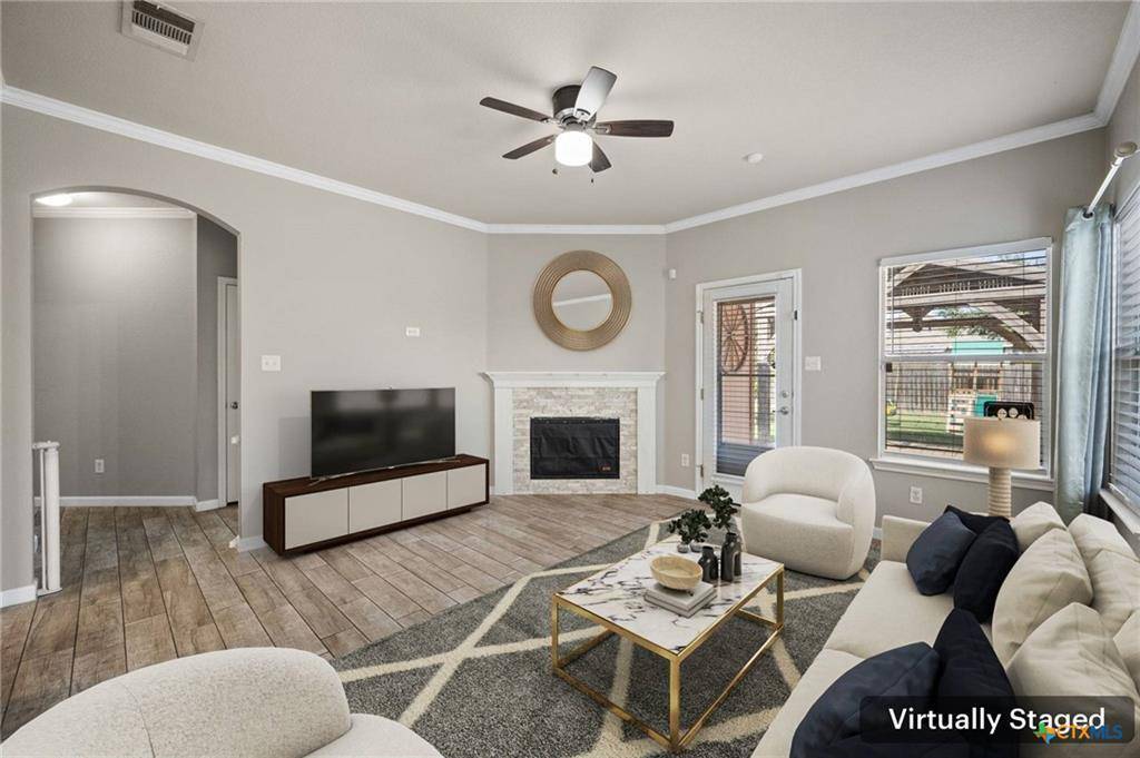 Hutto, TX 78634,202 Flinn ST
