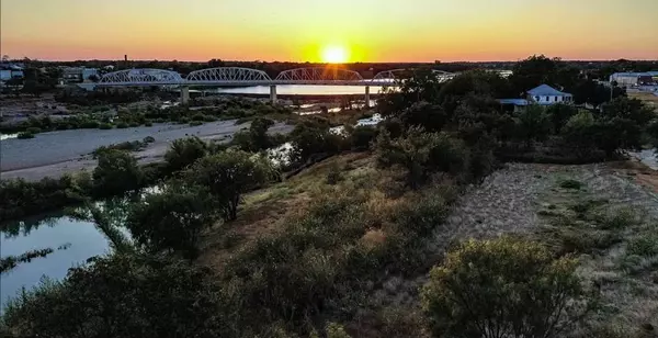 8 Walden WAY, Llano, TX 78643