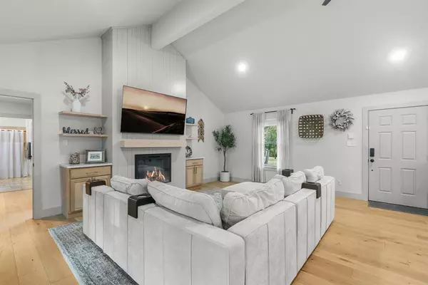 901 Beauchamp RD, Dripping Springs, TX 78620