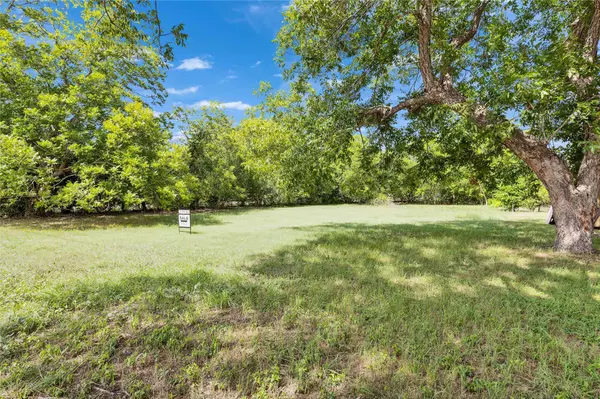 900 Trinity ST E, Lockhart, TX 78644