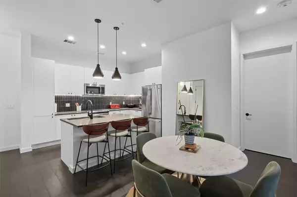 Austin, TX 78702,800 Embassy DR #320