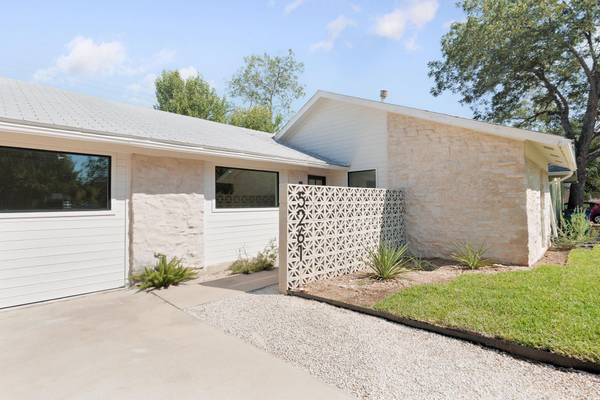 5261 Meadow Creek DR, Austin, TX 78745