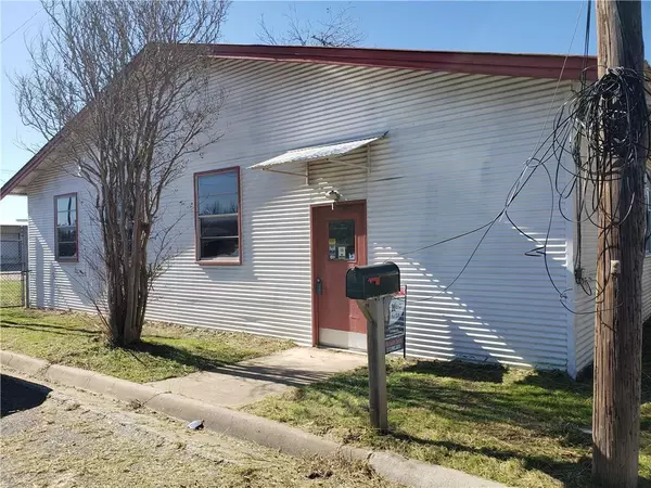 185 S Titus ST, Giddings, TX 78942