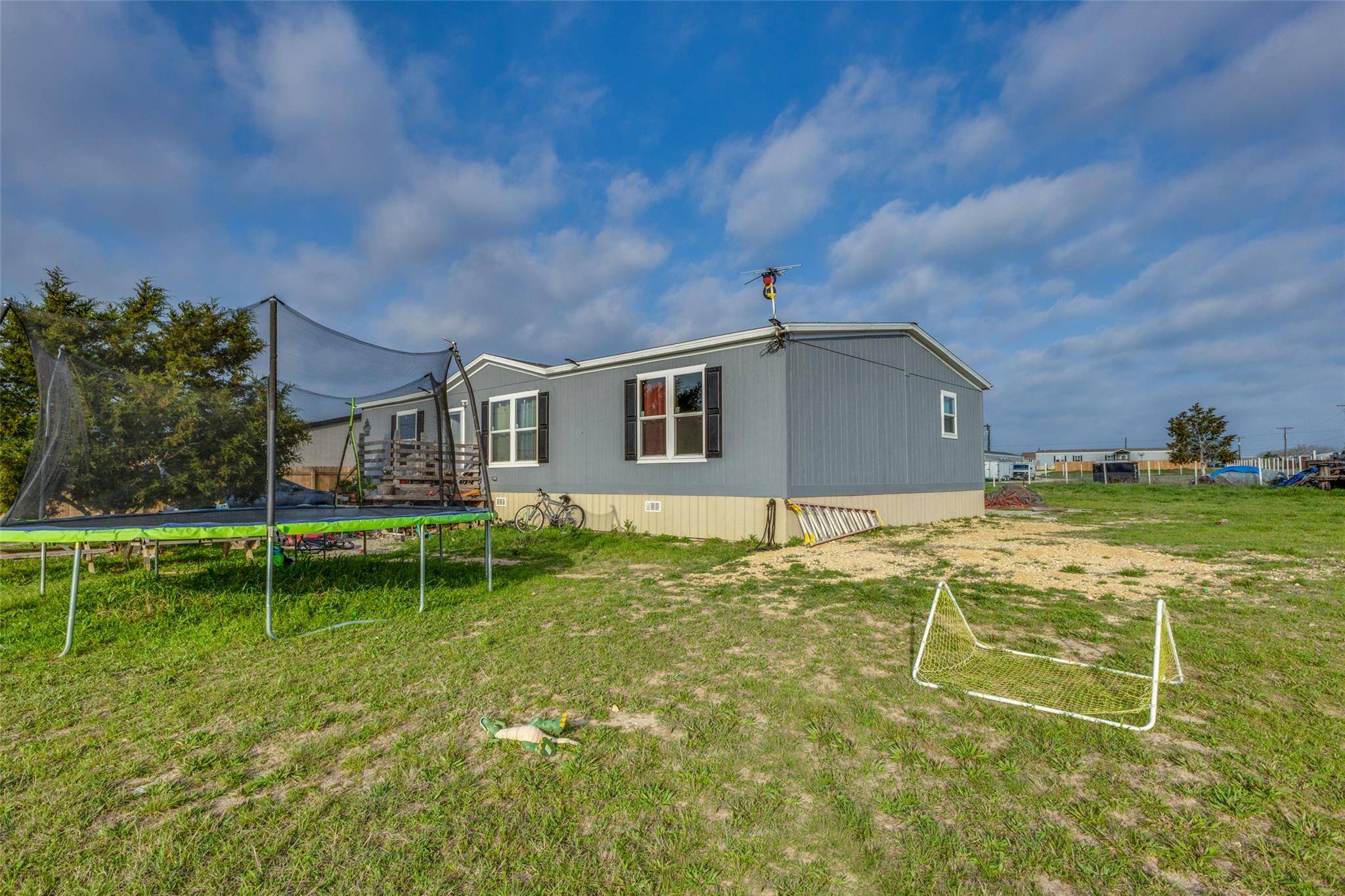 196 Buena Fortuna RD, Elgin, TX 78621