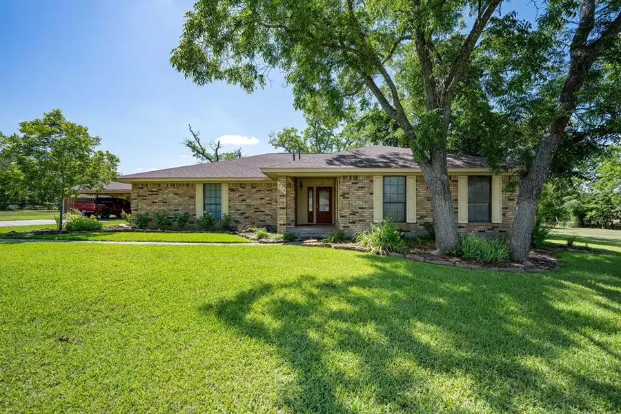 778 E Bellville ST, Giddings, TX 78942