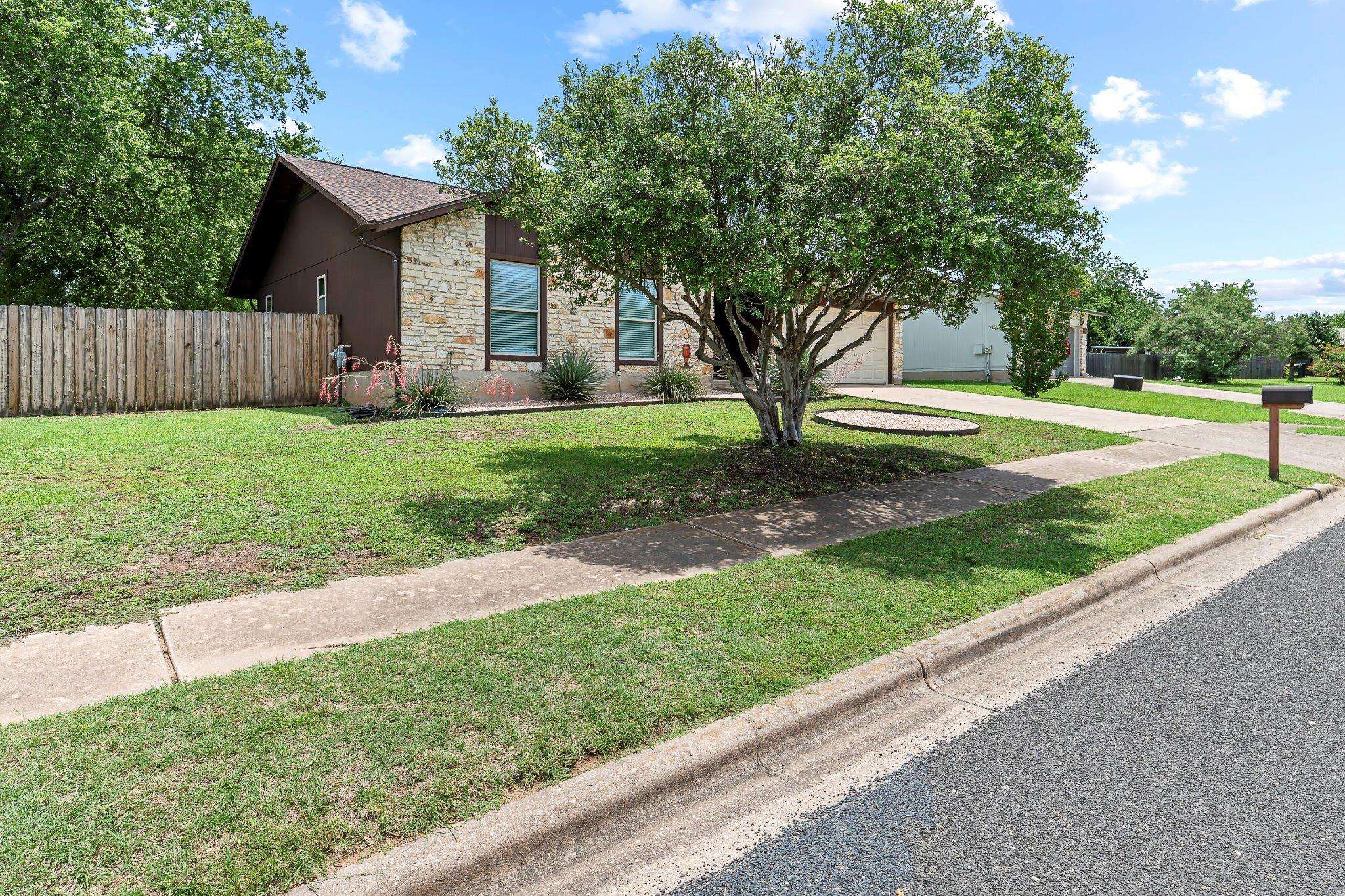 Round Rock, TX 78681,907 Great Oaks CV