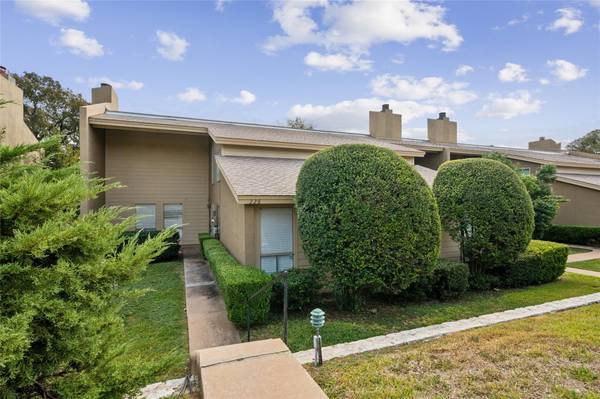 226 Lido ST #J-4, Lakeway, TX 78734