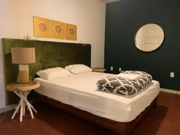 Austin, TX 78751,5117 N Lamar BLVD #101