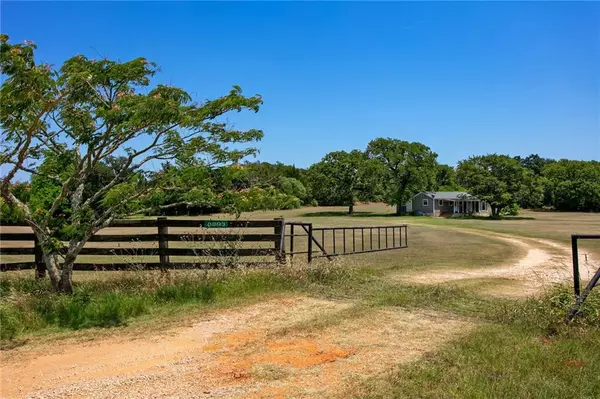 8893 CR 323,  Caldwell,  TX 77836