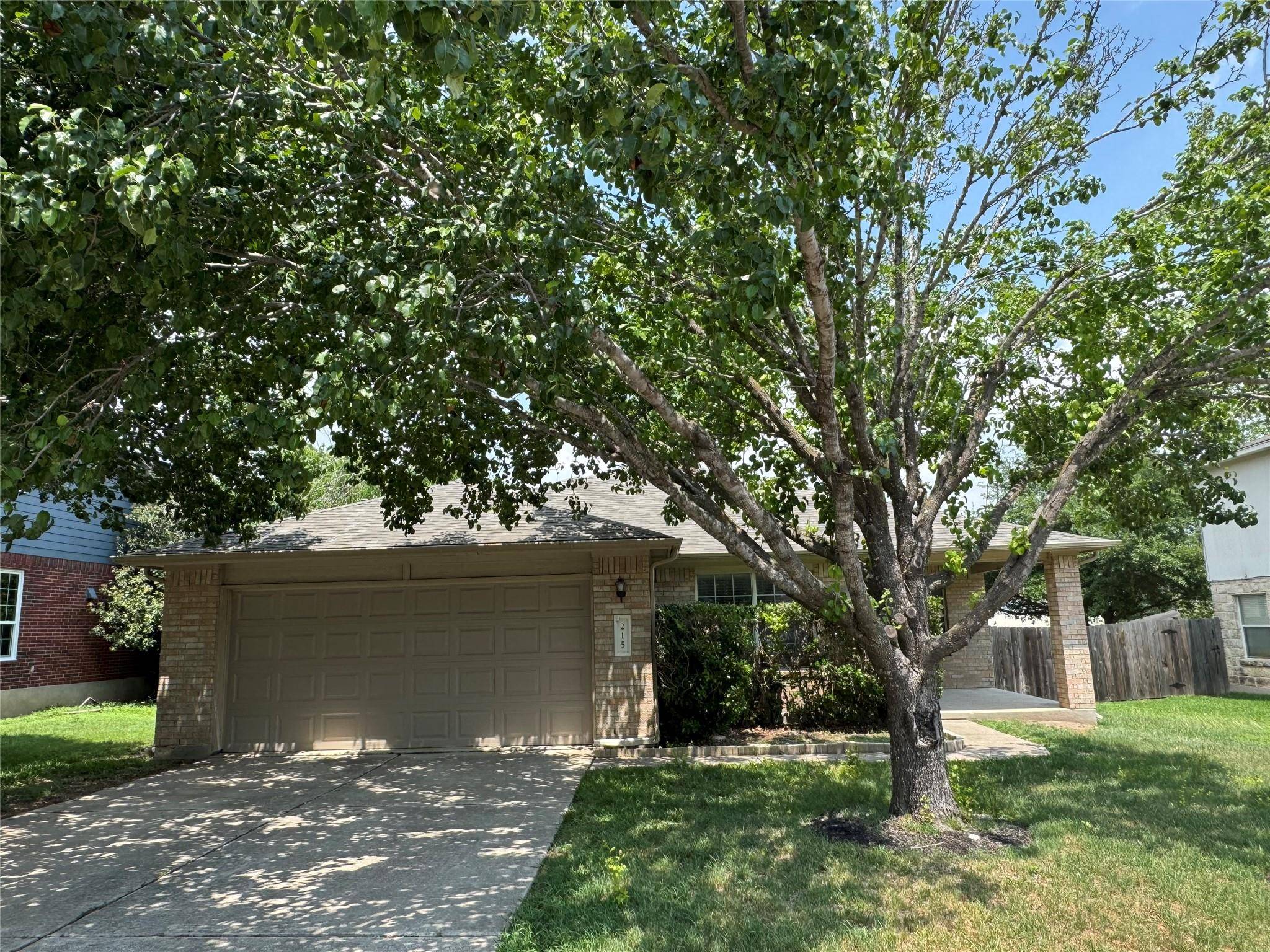 215 SAN FELIPE DR, Kyle, TX 78640