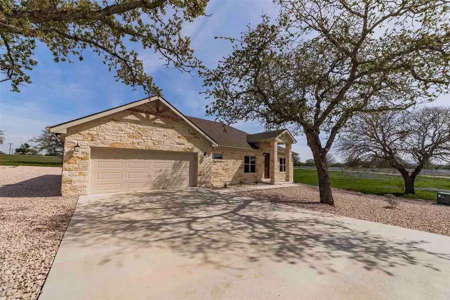 138 Friends Wood Ave, Kingsland, TX 78639