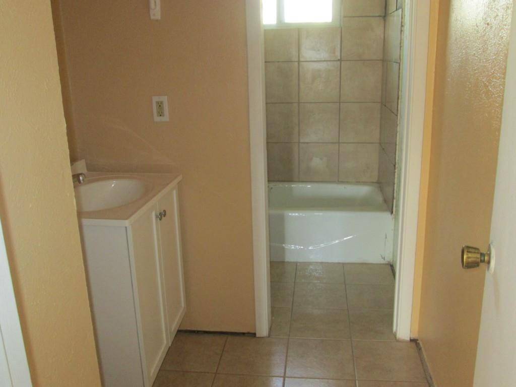 Taylor, TX 76574,504 Lenora DR