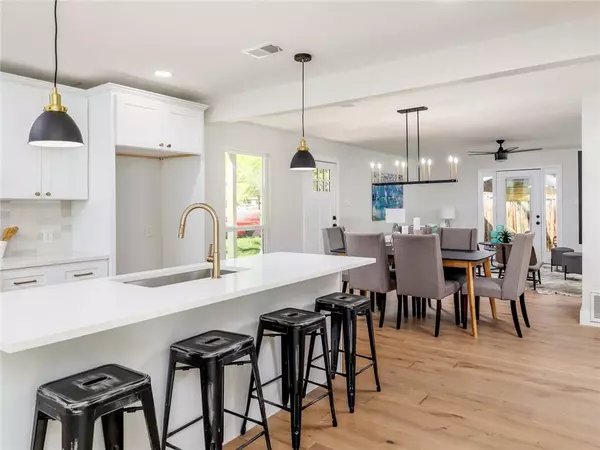 6105 Cougar DR, Austin, TX 78745